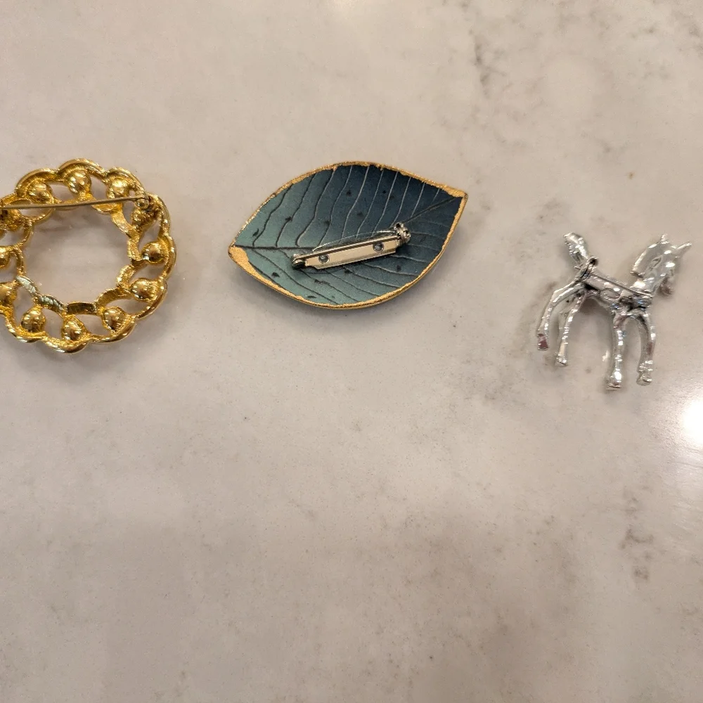 Elegant Multicolor Brooch Set Of 10